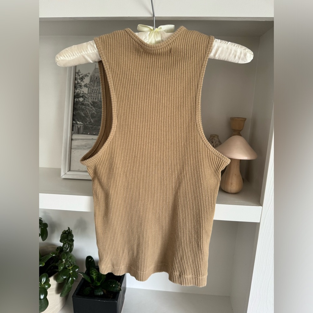 Oak + Fort Ribbed crop tank caramel